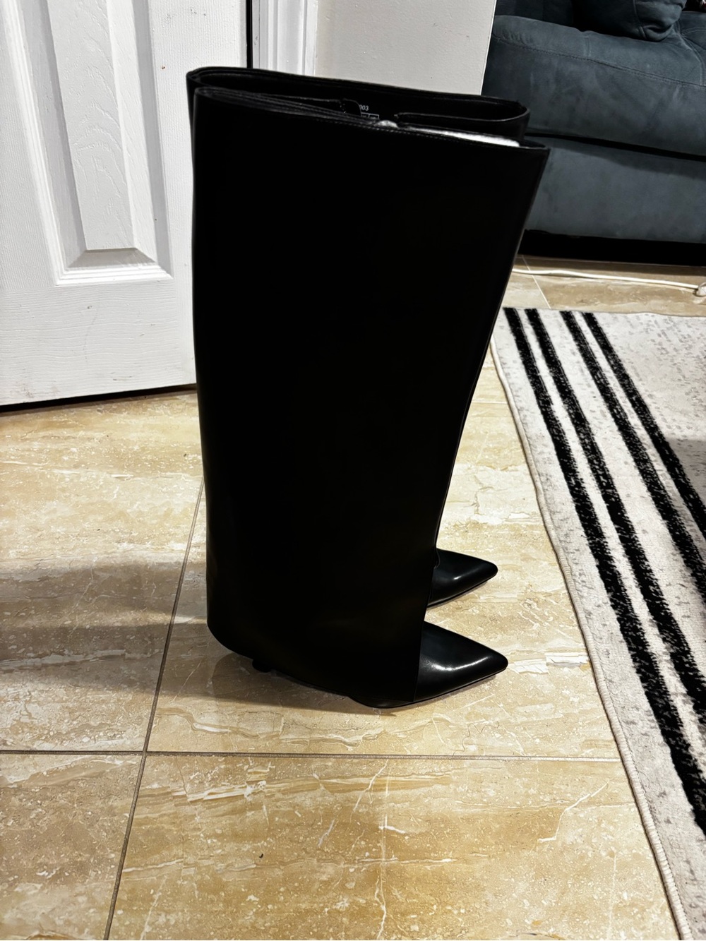 Brand new Urban Revivo Black Knee-High Pointed-Toe Heeled Boots - Picture 4 of 8